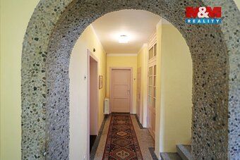 We offer you a unique house with distinctive charm located in the heart of the village of Merklin.