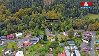 We offer you a unique house with distinctive charm located in the heart of the village of Merklin.