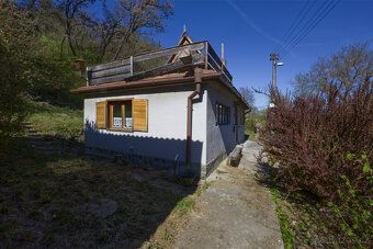 Na prodej chata o podlahové ploše 55 m² v obci Dolany, část 