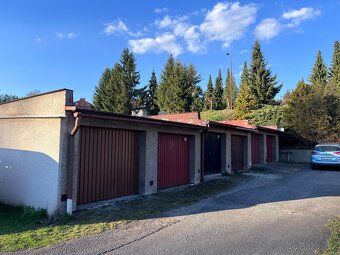 Prodej zděné garáže 16 m² s elektřinou a vlastním pozemkem, 