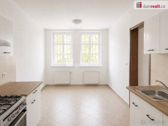 Nájem: 10 000Kč + služby. Kauce je 20 000Kč, Provize RK., Pr