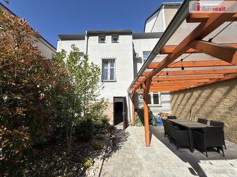Nájem: 10 000Kč + služby. Kauce je 20 000Kč, Provize RK., Pr