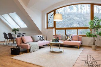 Nabízím k prodeji exkluzivní luxusní ateliér o velikosti 2 +