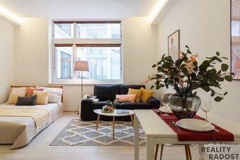 I am offering for sale an exclusive luxury duplex apartment No. 302 of