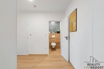 Nabízím k prodeji exkluzivní luxusní ateliér č. 401 o veliko