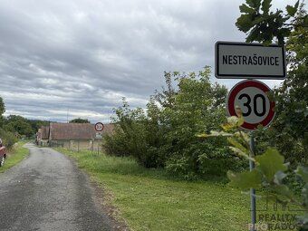 Nabízíme k prodeji dva pozemky o celkové výměře 810 m² (poze