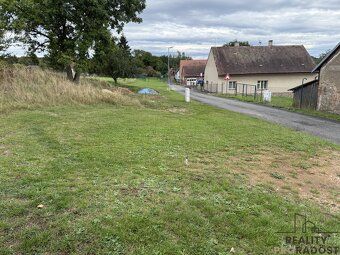 Nabízíme k prodeji dva pozemky o celkové výměře 810 m² (poze