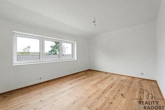 Sníte o novém domově, který spojuje klid okolní přírody, kom