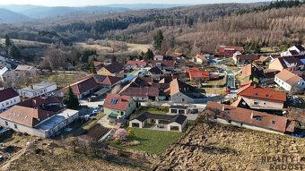 Nabízíme k prodeji výjimečný pozemek o výměře 978 m² v centr