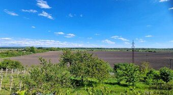 Looking for a place to rest among vineyards with beautiful views