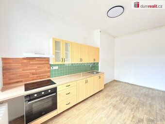 Nájem 11500 Kč + poplatky služby 3500 Kč. Elektřina na nájem