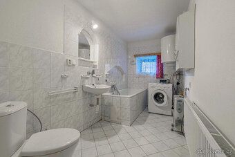 DISCOUNTED SALE OF COTTAGE OR GOOD INVESTMENT FOR YEAR-ROUND LONG-TERM RENTS, OPPORTUNITY FOR…
