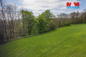 We offer for sale a forest plot of land measuring 909 m² in cadastral area