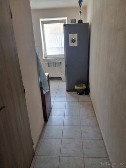 Pronájem bytu o velikosti 2+1 s balkonem, v klidné části Tur