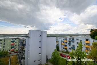 K dlouhodobému podnájmu nabízíme prostorný byt o dispozici 3