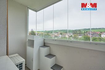Nabízíme k prodeji světlý a prostorný byt o dispozici 3+1 s 