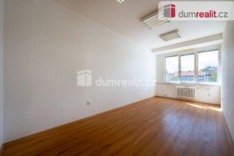 + paušální poplatky za energie 1.450,- Kč/m2/rok bez DPH. Ví