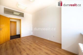 + paušální poplatky za energie 1.450,- Kč/m2/rok bez DPH. Ví
