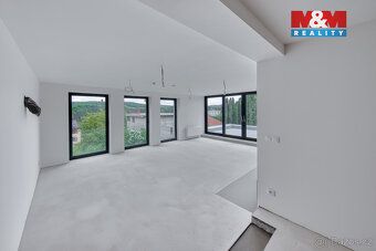 Nabízíme k prodeji jedinečný víceúrovňový prostorný rodinný 
