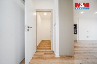 Nabízíme k prodeji prostorný byt 4+kk v žádané lokalitě Ostr