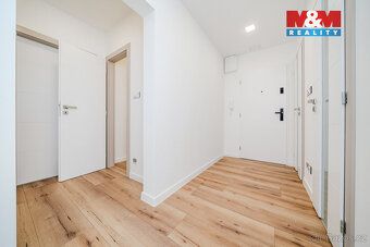 Nabízíme k prodeji prostorný byt 4+kk v žádané lokalitě Ostr