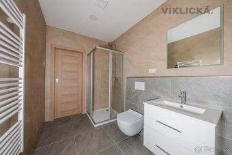 Hledáte moderní a klidné bydlení obklopené přírodou, a přito