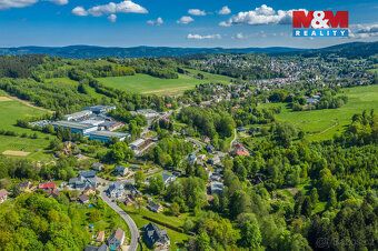 We offer for sale a sunny and flat plot of land measuring 2,165 sqm in a quiet part of Kokonín.