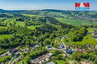 We offer for sale a sunny and flat plot of land measuring 2,165 sqm in a quiet part of Kokonín.