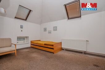 Exkluzivně Vám nabízíme k prodeji prostornou vilu s balkonem