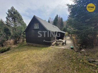 Nabízíme k pronájmu dřevěnou chalupu 6+1 (k tomu zázemí) k c