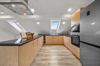 Prodej prostorné půdní nástavby 4+kk, 138 m² – Brno Husovice