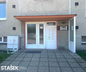 Nabízíme k dlouhodobému pronájmu prostornou a kompletně vyba