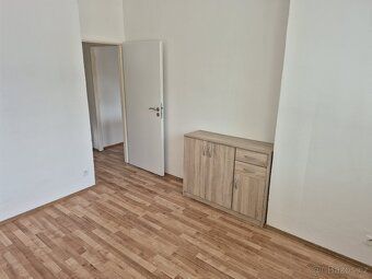 Pronajmu byt 2+kk po úplné rekonstrukci interiérů na Praze 4