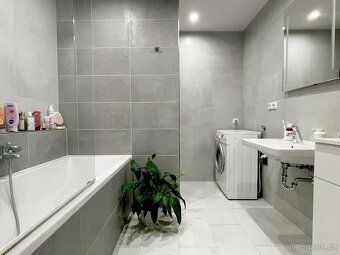 Nabízíme k pronájmu pěkný byt 2+kk o ploše 57m², situovaný v