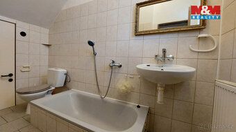 Nabízíme k dlouhodobému pronájmu byt v cihlovém domě, o disp