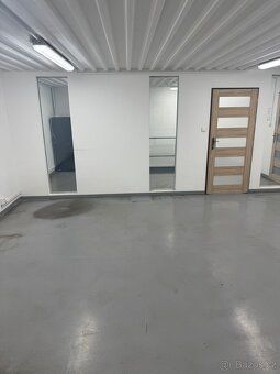 Nabízíme k podnájmu zrekonstruované nebytové prostory v areá