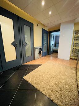 K dlouhodobému pronájmu nabízíme velmi krásný a prosluněný b