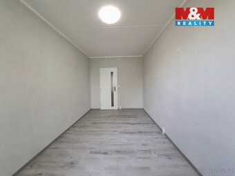 Nabízíme k dlouhodobému pronájmu nezařízený byt 4+1 o rozloz