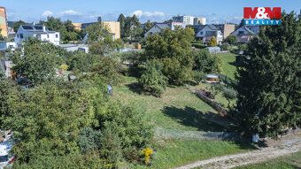 Nabízíme k prodeji mírně svažinatý pozemek o výměře 798 m², 