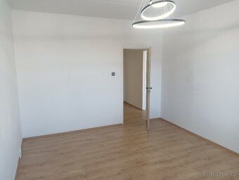 Nabízím k dlouhodobému pronájmu světlý a moderní byt 3+kk po