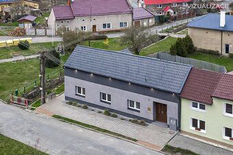 Nabízíme k prodeji rodinný dům o dispozici 4+1, situovaný v 