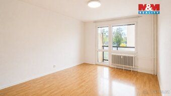 Nabízíme k pronájmu světlý byt 2+1 s lodžií o celkové výměře