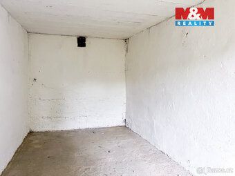Nabízím k prodeji krajní zděnou garáž o zastavěné ploše 19 m