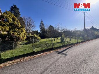Nabízíme k prodeji pozemek o rozloze 973 m² určený k bydlení