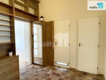 + poplatky + převod el. energie a plynu, Reality 11 Vám zpro
