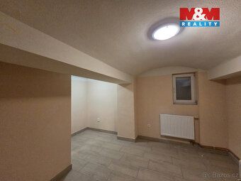 Nabízíme pronájem ateliéru 2+kk o výměře 40 m² v 1. podzemní