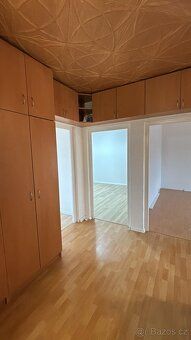 Nabízíme k pronájmu velmi prostorný a dispozičně skvěle řeše