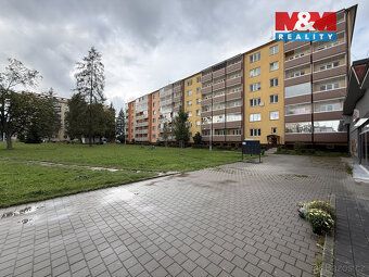 Nabízíme k prodeji prostorný a světlý byt s novým balkónem, 