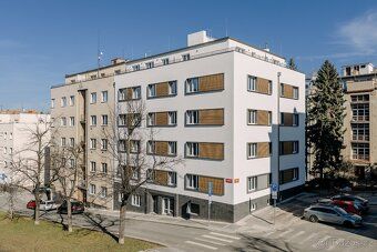 V zastoupení majitele nabízíme k pronájmu byt o dispozici 2+