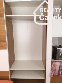 Nabízím vám pronájem bytu dispozičně řešeného jako 1+1 o vel